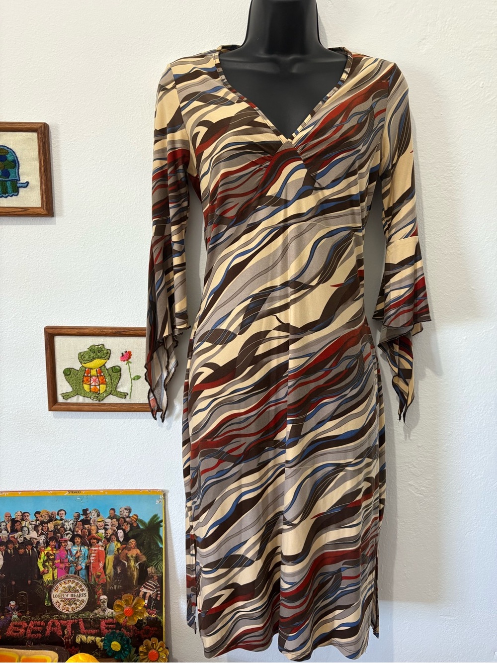 Y2K Vintage Women’s Beige Multi-Stripe Fairy Sleeve Stretchy V-Neck Dress